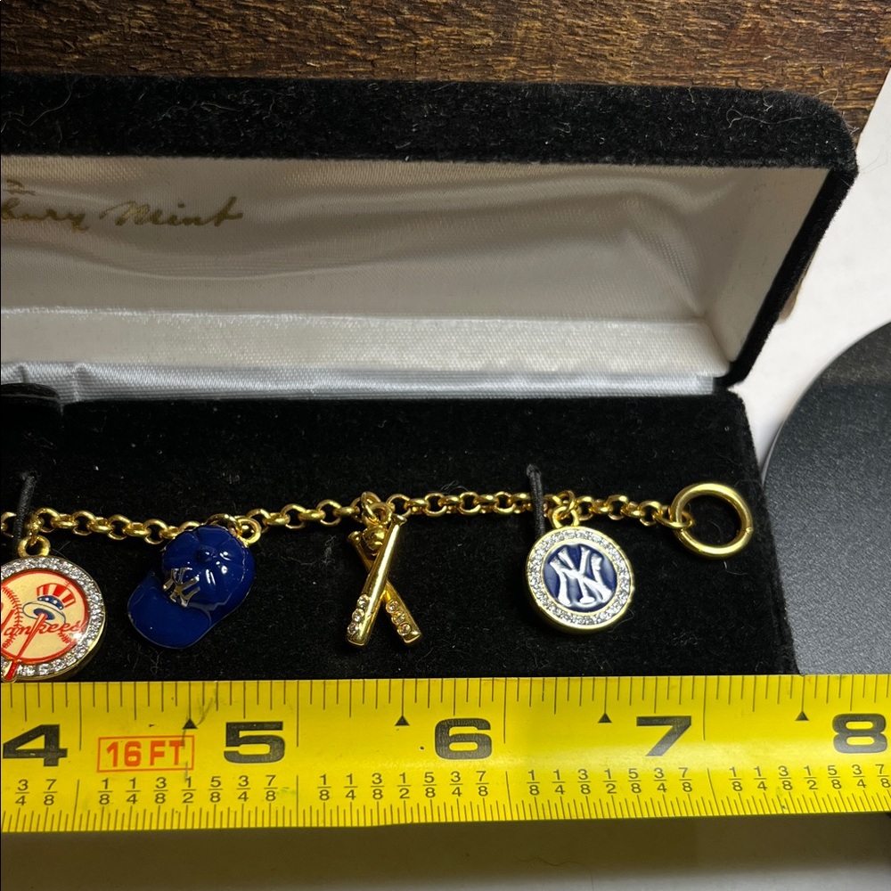 Vintage Danbury Mint 24k New York Yankees Gold Charm Bracelet Baseball Theme - Picture 10 of 10